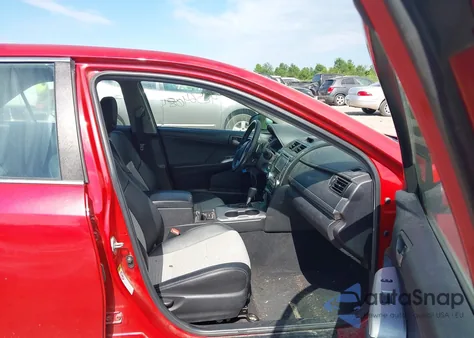 2014 Toyota Camry Se z USA, uszkodzony, nr VIN 4T1BF1FKXEU815548